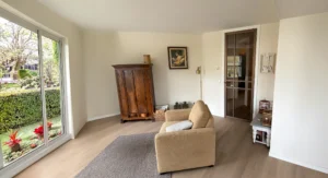 Huiskamer met nieuwe deur