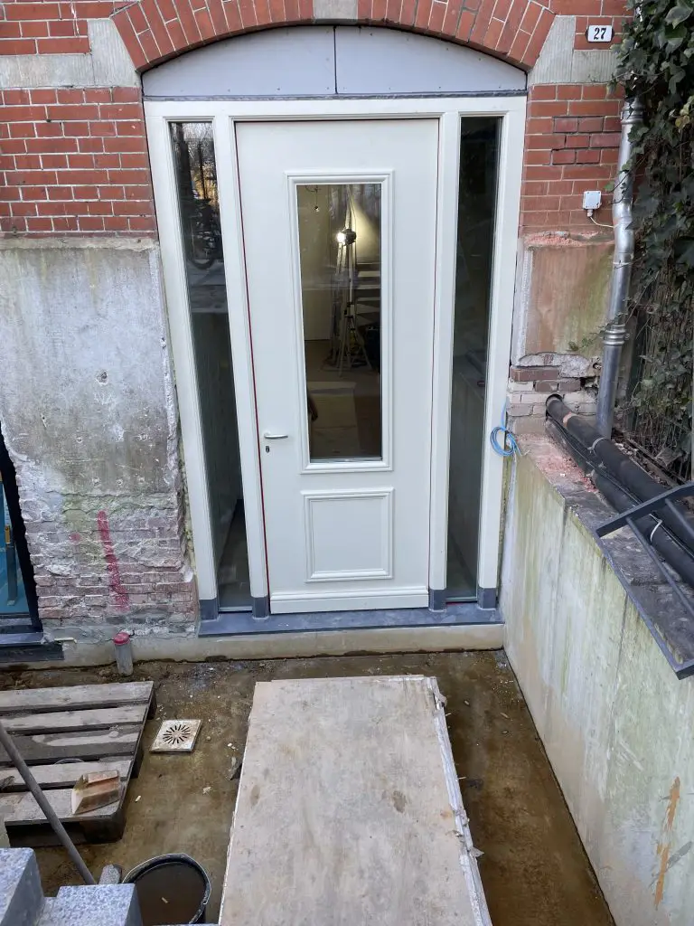 Witte klassieke voordeur